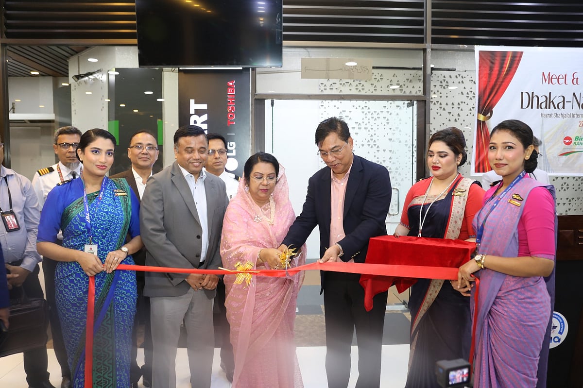 হজরত শাহজালাল আন্তর্জাতিক বিমানবন্দরে ফিতা কেটে ঢাকা-নারিতা ফ্লাইটের উদ্বোধন করা হয়। ফিতা কাটেন বেসামরিক বিমান পরিবহন ও পর্যটনমন্ত্রী আফরোজা খানম এবং প্রতিমন্ত্রী এম রশিদুজ্জামান মিল্লাত। গতকাল রোববার দিবাগত রাতে