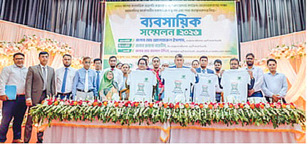 ময়মনসিংহের বাংলাদেশ কৃষি বিশ্ববিদ্যালয়ের সম্মেলনকক্ষে গত শনিবার অগ্রণী ব্যাংকের ব্যবসায়িক সম্মেলন অনুষ্ঠিত হয়। এতে ব্যাংকের এমডি মো. আনোয়ারুল ইসলাম, ডিএমডি রূবানা পারভীনসহ বিভিন্ন অঞ্চলের প্রধান ও শাখা ব্যবস্থাপকেরা উপস্থিত ছিলেন