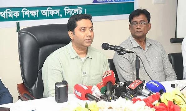 সাংবাদিকদের প্রশ্নের উত্তর দিচ্ছেন প্রাথমিক ও গণশিক্ষা প্রতিমন্ত্রী ববি হাজ্জাজ। পিটিআই অডিটোরিয়াম, সিলেট নগর, ২৬ জুলাই ২০২৬