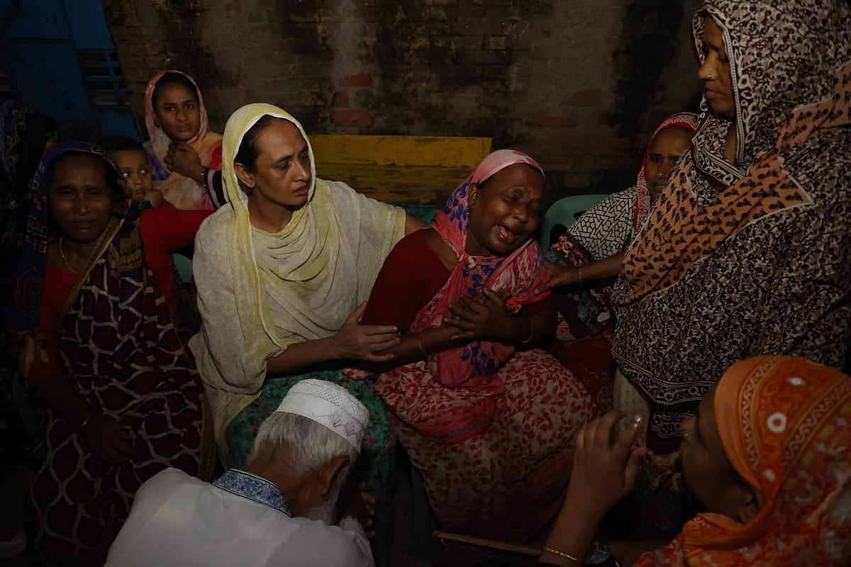 সংসারে সাশ্রয়ের চেষ্টা, শেষ হলো দেয়ালধসে মৃত্যুতে