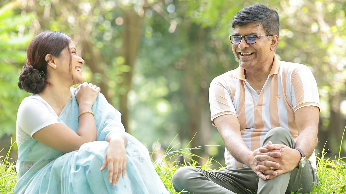 নতুন সম্পর্ক টিকে থাকে তখনই, যখন দুজন ব্যক্তি একে অন্যের অতীতকে মেনে নিয়ে বর্তমানকে গুরুত্ব দিতে পারেন