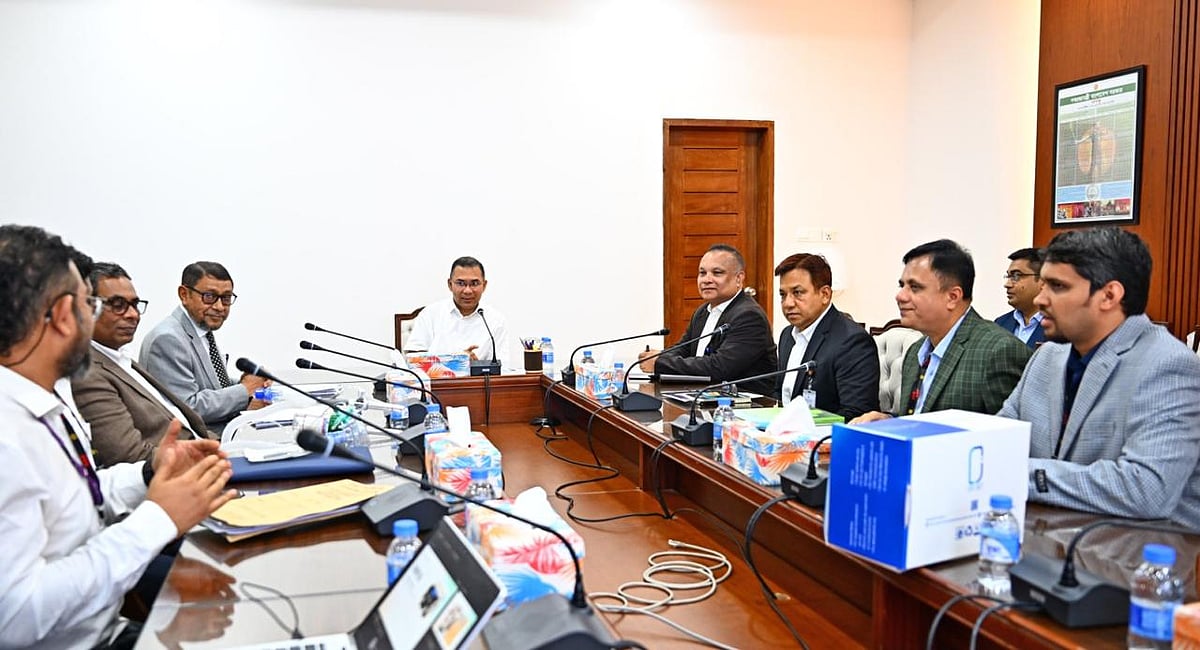 প্রধানমন্ত্রী তারেক রহমান দেশীয় প্রযুক্তিতে তৈরি ভেন্টিলেটর ও হাই ফ্লো অক্সিজেন মেশিন প্রস্তুতকারকদের সঙ্গে বৈঠক করেন। সচিবালয়ে মন্ত্রিপরিষদ বিভাগে প্রধানমন্ত্রীর কার্যালয়ে, ২৮ জুলাই ২০২৬