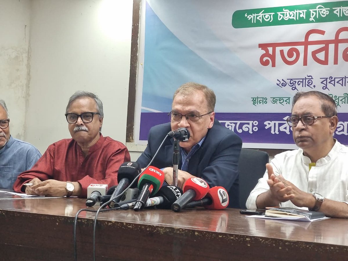 পার্বত্য চট্টগ্রাম চুক্তি বাস্তবায়ন আন্দোলন আয়োজিত সভায় বক্তব্য দেন ট্রান্সপারেন্সি ইন্টারন্যাশনাল বাংলাদেশের (টিআইবি) নির্বাহী পরিচালক ইফতেখারুজ্জামান