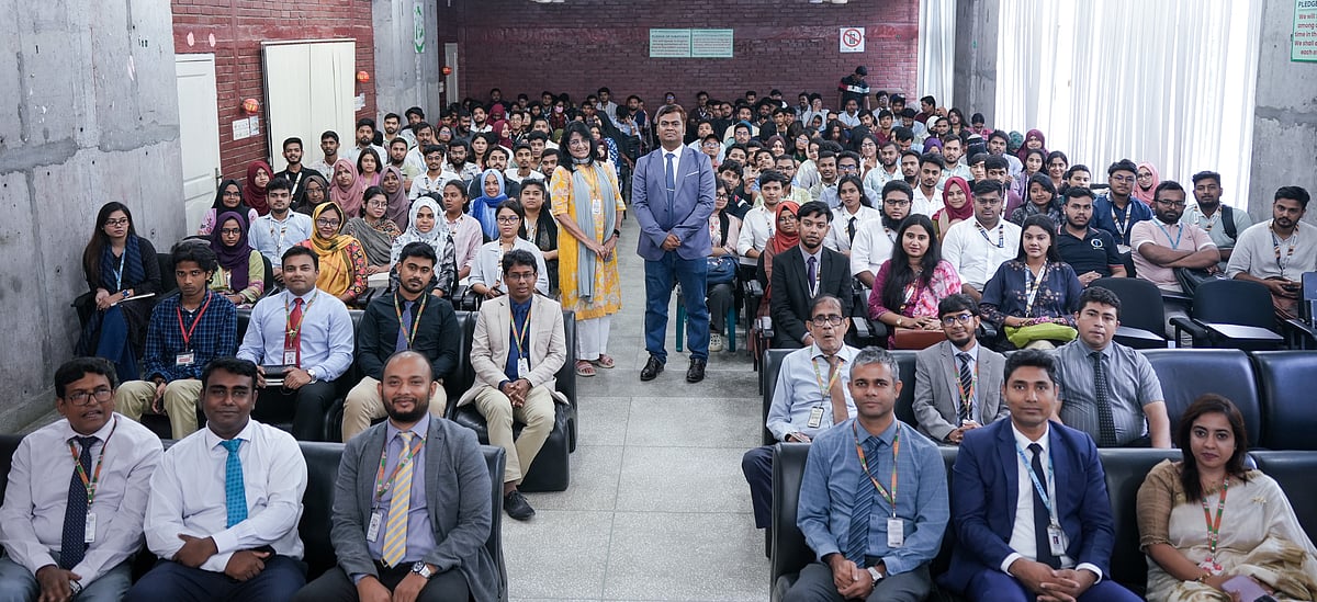 সেমিনারে বিশ্ববিদ্যালয়ের ঊর্ধ্বতন কর্মকর্তারাসহ বিভিন্ন অনুষদের শিক্ষক, কর্মকর্তা ও শিক্ষার্থীরা অংশ নেন