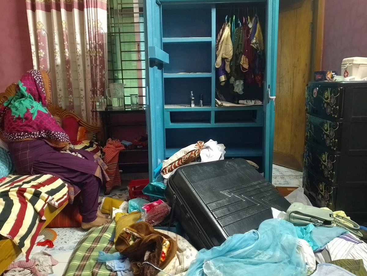 ব্যবসায়ীর বাড়িতে মুখোশ পরে ডাকাতি, টাকা-গয়না লুটের পর বাড়ির পাঁচ সদস্যকে মারধর