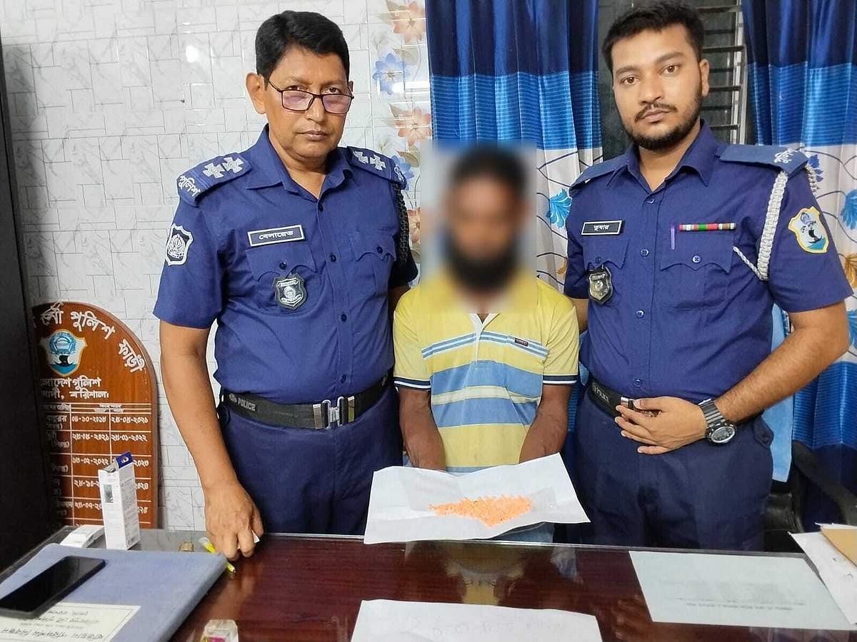 বরিশালের জয়ন্তী নদীতে ট্রলারে নৌ পুলিশের অভিযান, ইয়াবাসহ গ্রেপ্তার ১
