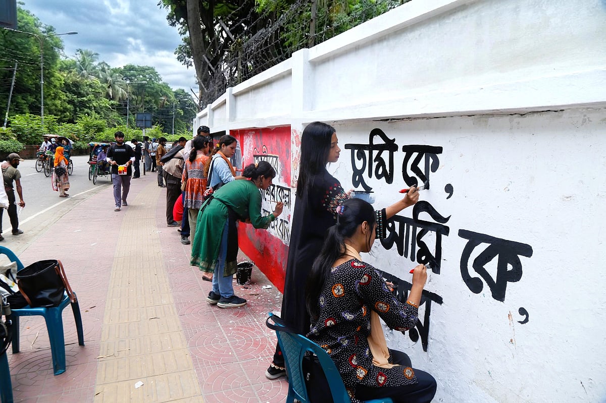 ঢাকা বিশ্ববিদ্যালয়ে জুলাই গ্রাফিতি সংরক্ষণে পুনর্লিখন কার্যক্রম শুরু