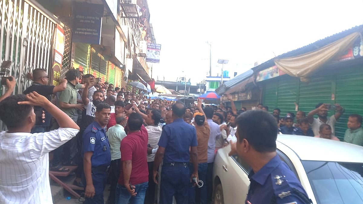 আড়াইহাজারে বিএনপি-জামায়াতের পাল্টাপাল্টি মিছিল, উত্তেজনা