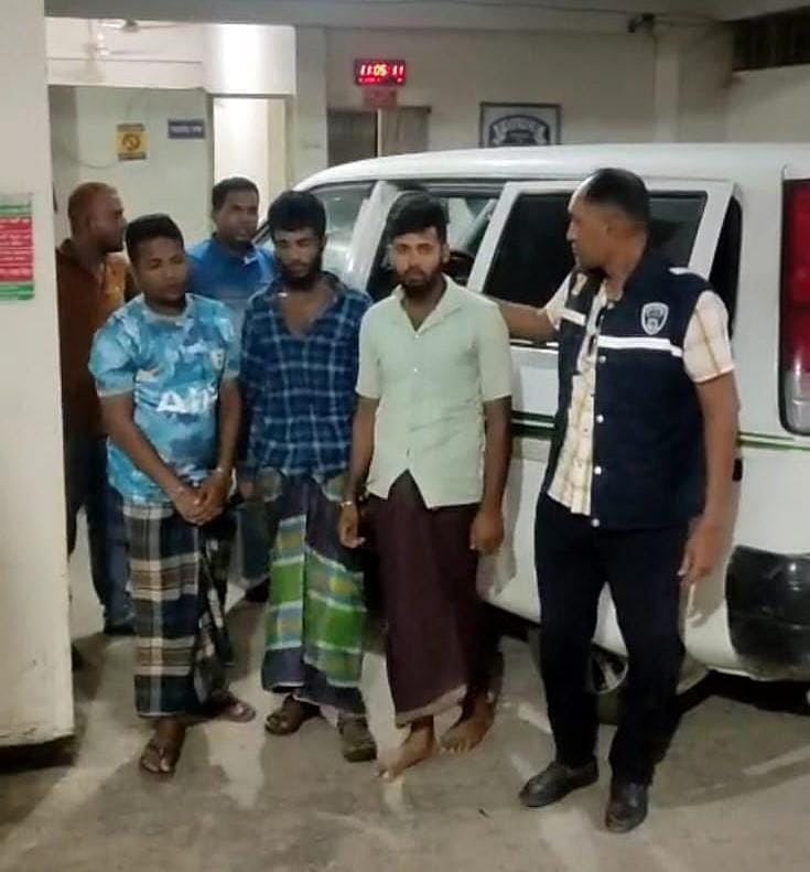 ‘রত্নময়ী আংটি’ থেকে ‘আবাবিল পাখি’—যেভাবে গৃহবধূর ১০ লাখ টাকা হাতিয়ে নেয় ‘জিনের বাদশা’