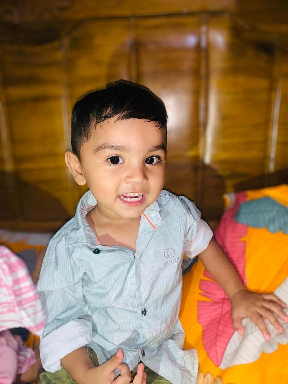 চারতলা ভবনের সিঁড়ির রেলিংয়ে খেলছিল শিশু, পড়ে গিয়ে মৃত্যু