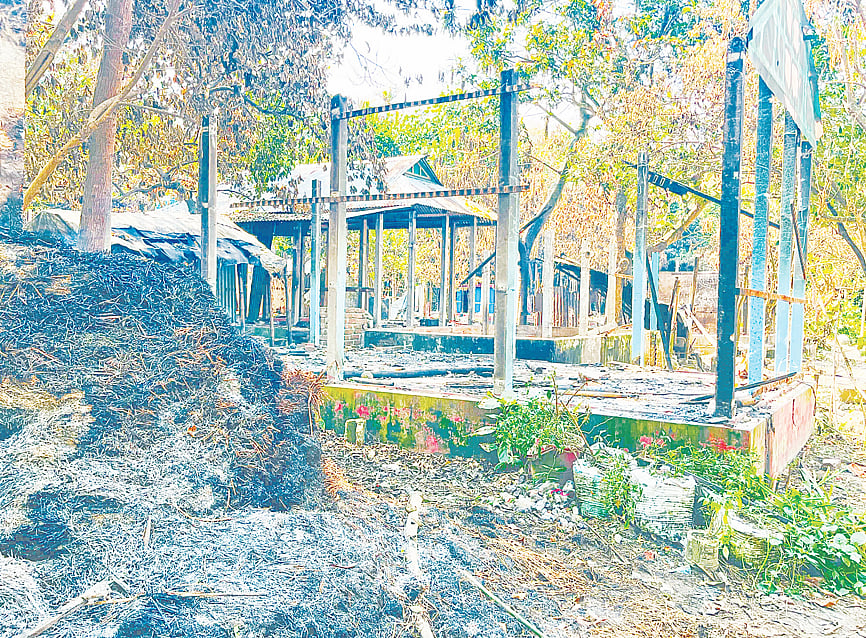 আকবরনগর নাকি মিরারচর, বাজারের নাম নিয়ে সংঘর্ষে দুজন নিহত হওয়ার পর চার দিন পেরিয়েছে। এখনো আতঙ্ক কাটেনি ভৈরবের আকবরনগর গ্রামে। গতকাল আকবরনগরের নয়াহাটিতে