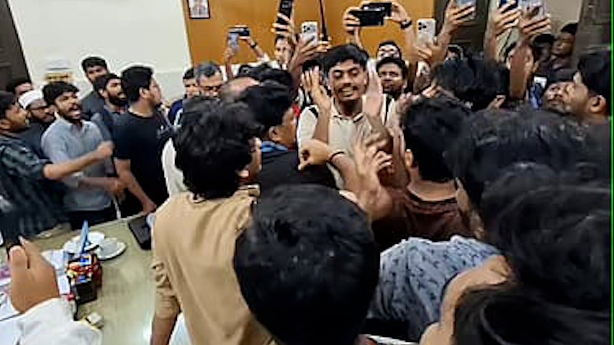 ঢাবির শহীদুল্লাহ হলে শিবির-ছাত্রদলের সংঘর্ষ, পাল্টাপাল্টি অভিযোগ