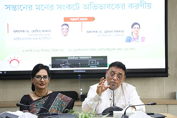 শৈশব থেকেই সন্তানকে ভালোবেসে ও ধৈর্য ধরে নিয়মের মধ্যে বড় করতে হবে