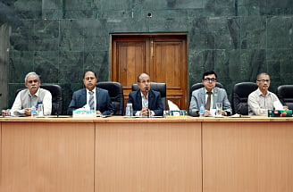 ঢাকা বিশ্ববিদ্যালয়ে ২০২৬–২৭ শিক্ষাবর্ষে আন্ডারগ্র্যাজুয়েট প্রোগ্রামে ভর্তিতে ২৫ নভেম্বর ২০২৬ পর্যন্ত চলবে আবেদন। সাধারণ ভর্তি কমিটির সভায় এ সিদ্ধান্ত হয়েছে