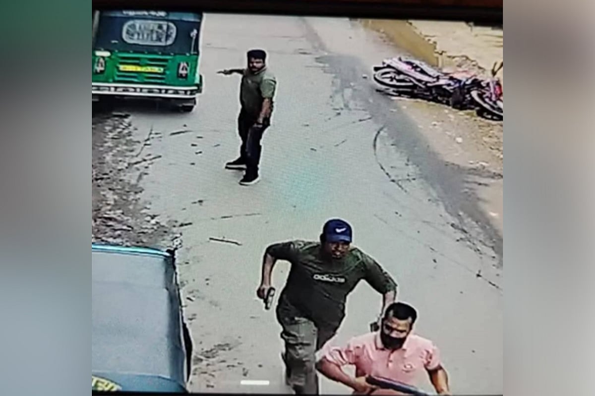 রাউজানে প্রকাশ্যে যুবদল নেতাকে গুলি করে হত্যা, দুই ‘অস্ত্রধারী’ গ্রেপ্তার