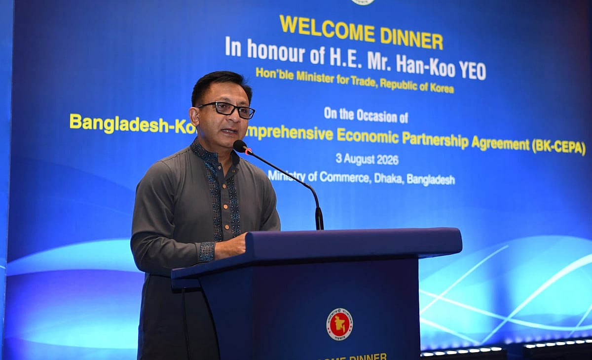 দক্ষিণ কোরিয়ার সফররত বাণিজ্যমন্ত্রী ইয়ো হান-কুর সম্মানে আয়োজিত নৈশভোজ অনুষ্ঠানে বক্তব্য দেন বাংলাদেশের বাণিজ্যমন্ত্রী খন্দকার আবদুল মুক্তাদির। আজ সোমবার রাতে রাজধানীর সোনারগাঁও হোটেলে