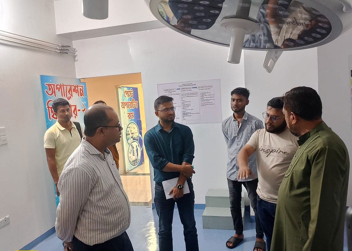 হাসপাতালটিতে গতকাল রাতে সিভিল সার্জনের নেতৃত্বে অভিযান পরিচালান করা হয়