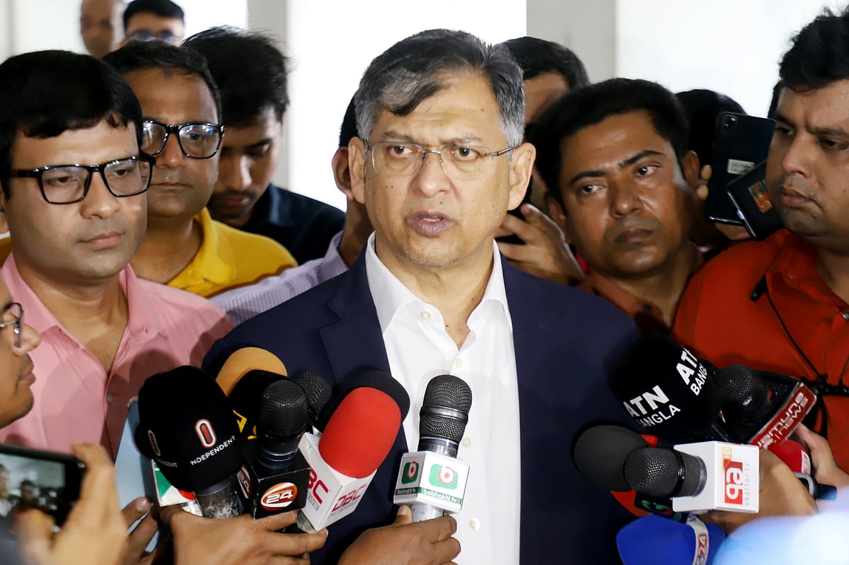 স্বরাষ্ট্রমন্ত্রী সালাহউদ্দিন আহমদ। আজ সোমবার সচিবালয়ে স্বরাষ্ট্র মন্ত্রণালয়ের সামনে
