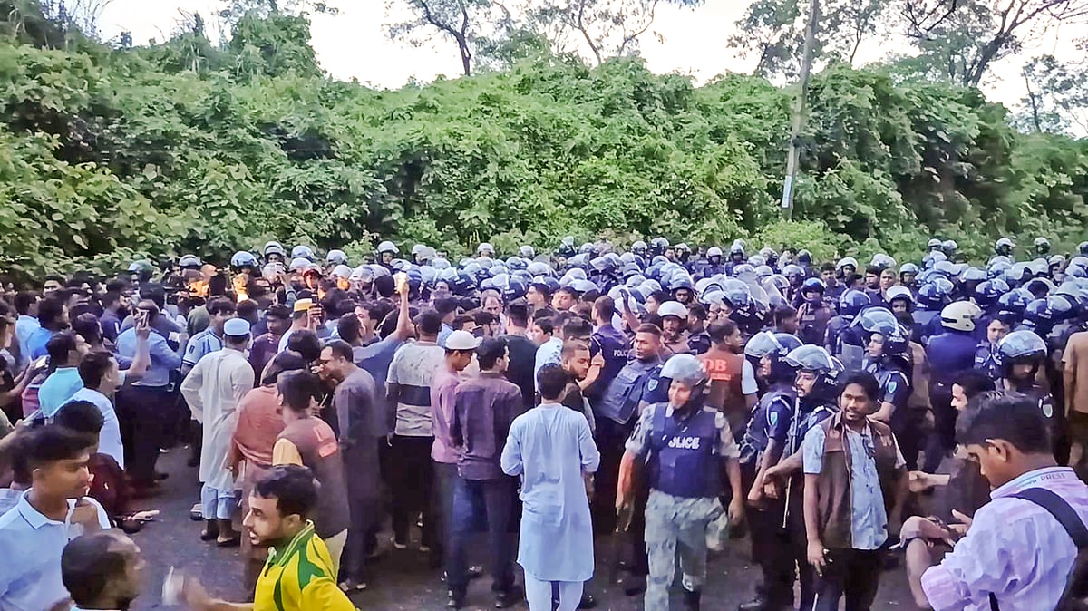 ‘ন্যাস্টি পলিটিকস’ ও হামলার ‘আত্মঘাতী রাজনীতি’