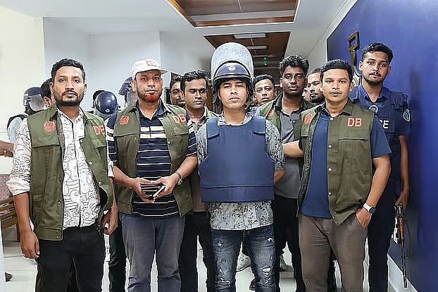পুলিশের অভিযানে গ্রেপ্তার মোবারক হোসেন ইমন