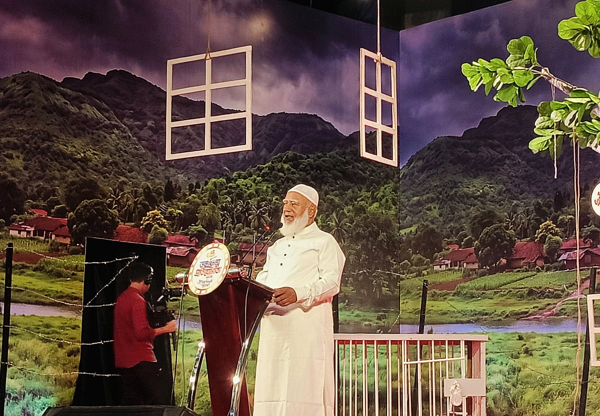 বাংলাদেশ ইসলামী ছাত্রশিবির আয়োজিত এক অনুষ্ঠানে বক্তব্য দেন জামায়াতে ইসলামীর আমির শফিকুর রহমান। শাহবাগ, ঢাকা। ৪ আগস্ট