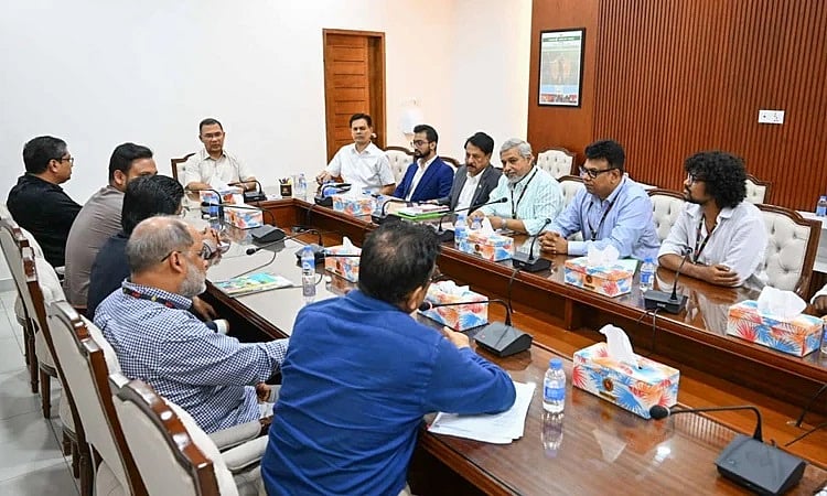 সচিবালয়ে মন্ত্রিপরিষদ বিভাগে প্রধানমন্ত্রীর কার্যালয়ে কৃষক কার্ড-সংক্রান্ত এক সভায় বক্তব্য দেন প্রধানমন্ত্রী তারেক রহমান। ৪ আগস্ট