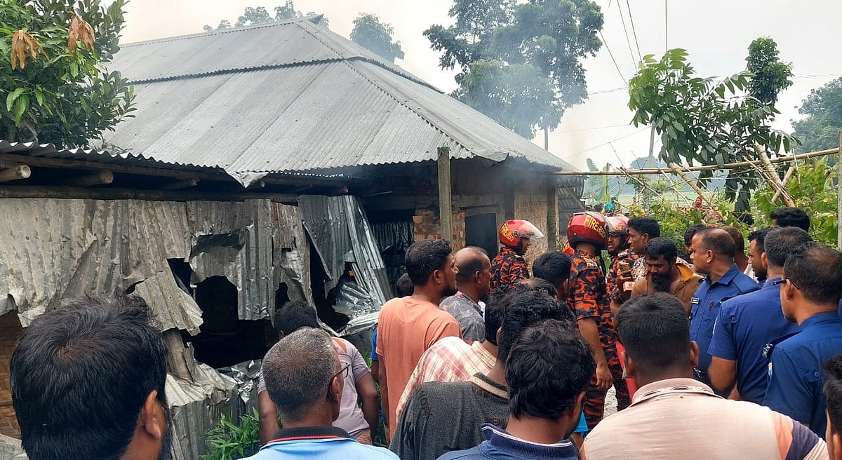 জামায়াত নেতার বিরুদ্ধে স্কুলছাত্রীকে ধর্ষণচেষ্টার অভিযোগ, শিক্ষাপ্রতিষ্ঠানে ভাঙচুর-আগুন
