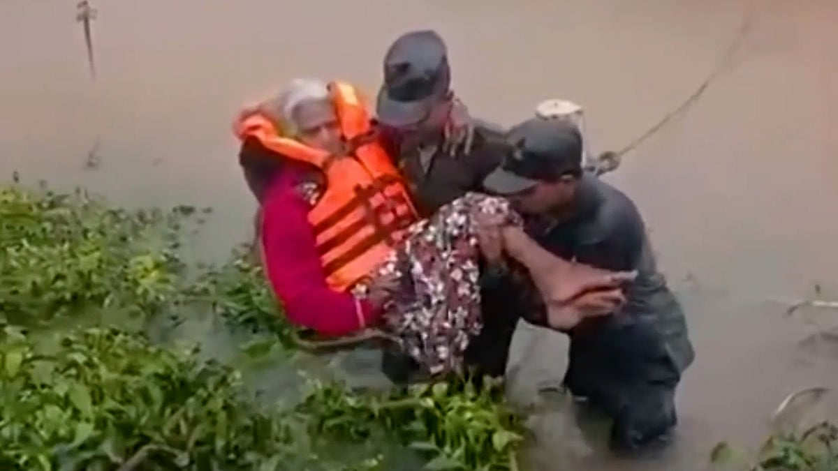 ভয়াবহ বন্যায় বিপর্যস্ত শ্রীলঙ্কা, চলছে উদ্ধার অভিযান