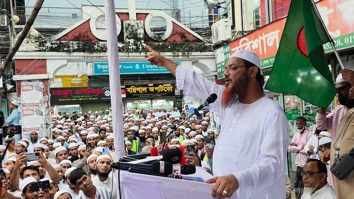 জুলাই গণ-অভ্যুত্থান দিবস উপলক্ষে ইসলামী আন্দোলন বাংলাদেশ বরিশাল মহানগর শাখার উদ্যোগে গণমিছিল পরবর্তী সমাবেশ বক্তব্য দেন দরটির জ্যেষ্ঠ নায়েবে আমির মুফতি মোহামম্মদ ফয়জুল করীম। বুধবার বিকেলে নগরের সদর রোডের অশ্বিনী কুমার হলের সামনে