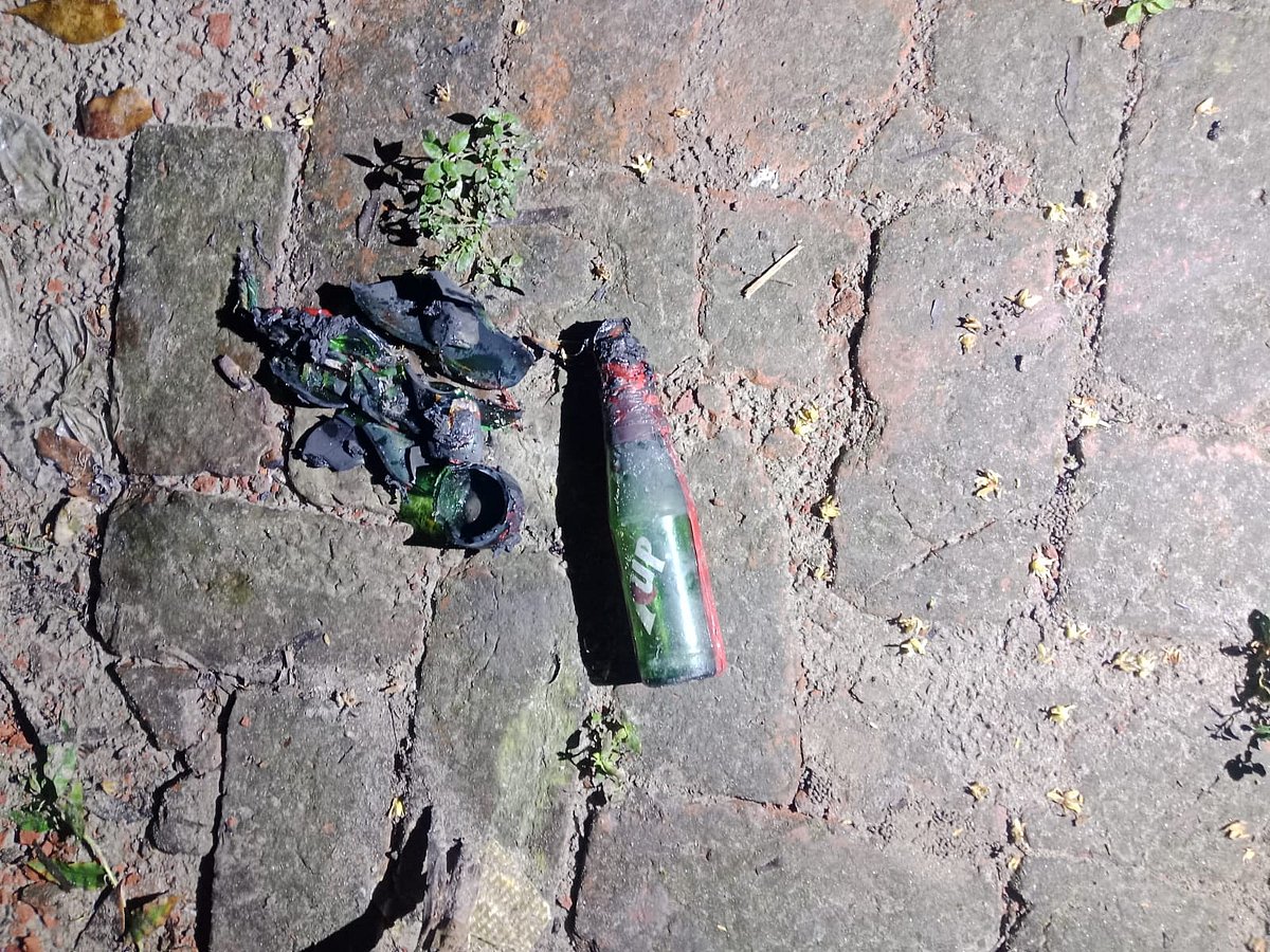 গাজীপুরের কাপাসিয়ায় ঘটনাস্থল থেকে উদ্ধার হয়েছে আলামত। কাপাসিয়া সদর ইউনিয়নের সূর্যনারায়ণপুর এলাকায়