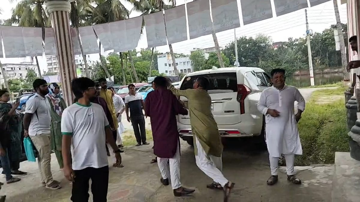 জুলাইযোদ্ধা জাকির হোসেন ও বৈষম্যবিরোধী ছাত্র আন্দোলনের শরীয়তপুর জেলা শাখার সাবেক আহ্বায়ক ইমরান আল নাজিরকে মারধর করে অনুষ্ঠানস্থল থেকে বের করে দেন বিএনপির নেতা–কর্মীরা। বুধবার সকালে