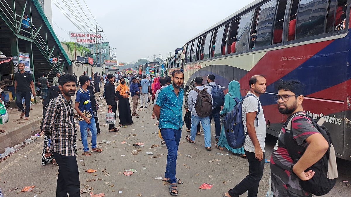 গাজীপুরের ২০ শতাংশ কারখানায় চার দিনের ছুটি, বাড়ির পথে শত শত শ্রমিক