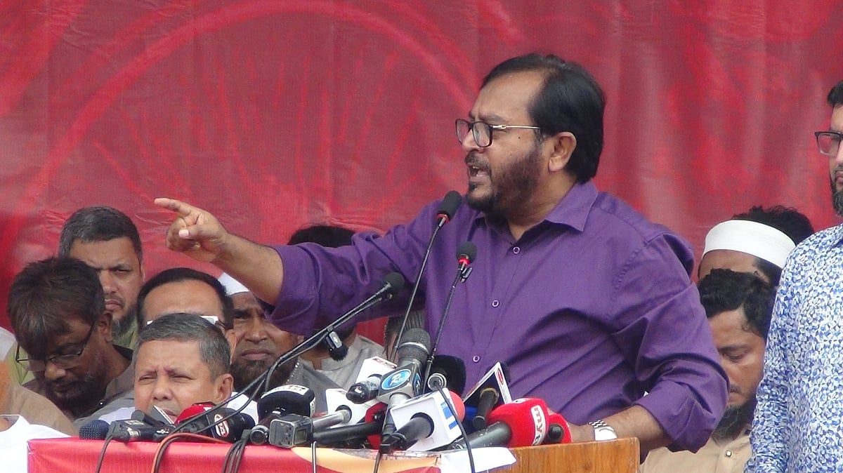 ১১–দলীয় ঐক্যের গণসমাবেশে বক্তব্য দেন আমার বাংলাদেশ (এবি) পার্টির চেয়ারম্যান মজিবুর রহমান মঞ্জু। ঢাকা; ৫ আগস্ট ২০২৬