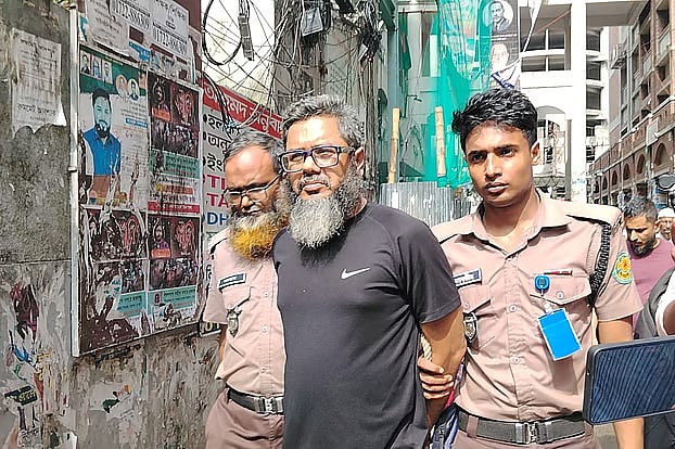 রাজধানীর দক্ষিণখানে দন্তচিকিৎসক সারা রোকসানা হত্যা মামলায় গ্রেপ্তার তাঁর স্বামী মো. সোহেল রানাকে গত সোমবার ঢাকার চিফ মেট্রোপলিটন ম্যাজিস্ট্রেট আদালতে হাজির করা হয়