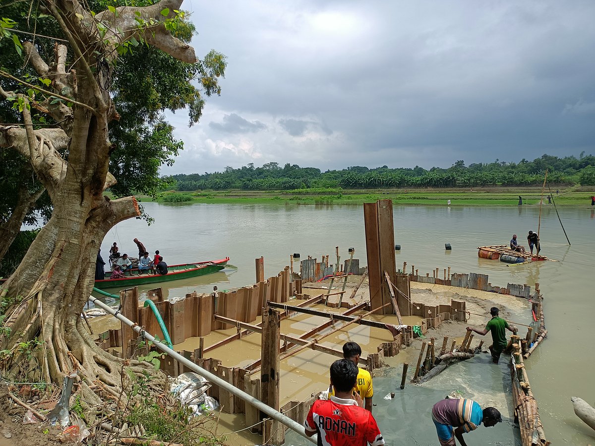 কিশোরগঞ্জের কটিয়াদীতে তিতাস গ্যাসের পাইপলাইনের ছিদ্র মেরামত করার পর বালু দিয়ে চারপাশে ঢেকে দেওয়া হয়েছে। বৃহস্পতিবার দুপুরে