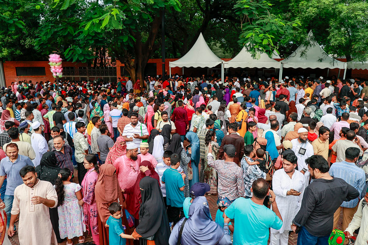 সাপ্তাহিক ছুটির প্রথম দিনে জুলাই ৩৬ গণ–অভ্যুত্থান স্মৃতি জাদুঘর দেখতে আসেন বিপুলসংখ্যক দর্শনার্থী। শেরেবাংলা নগর, ঢাকা; ৭ আগস্ট ২০২৬
