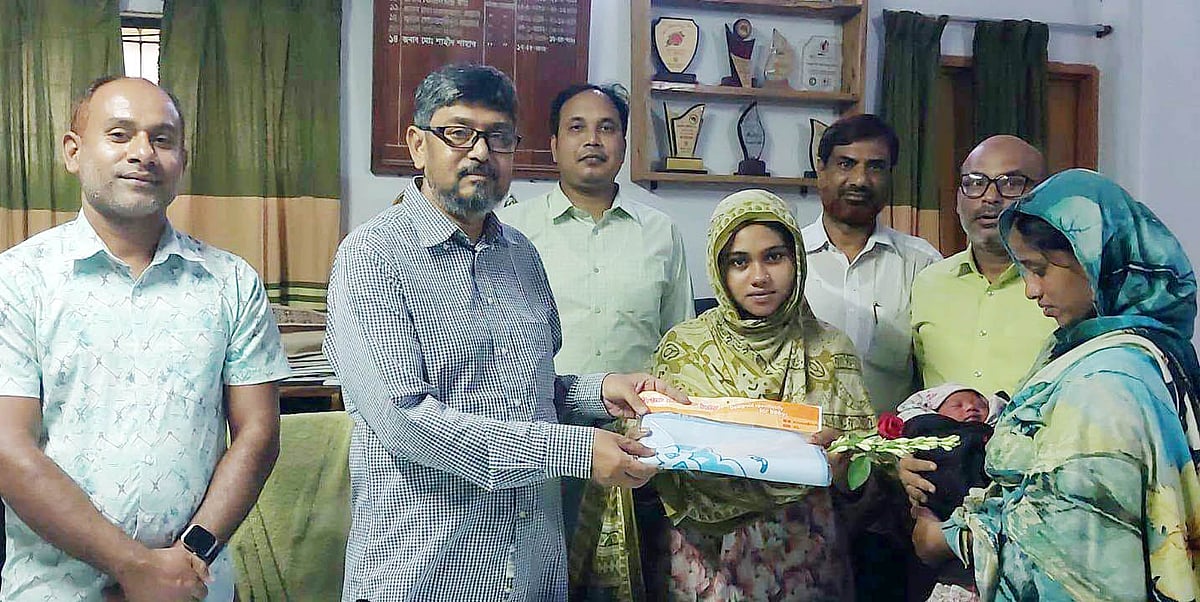 সকালে সন্তানের জন্ম দিয়ে দুপুরে কেন্দ্রে গিয়ে দিলেন এইচএসসি পরীক্ষা