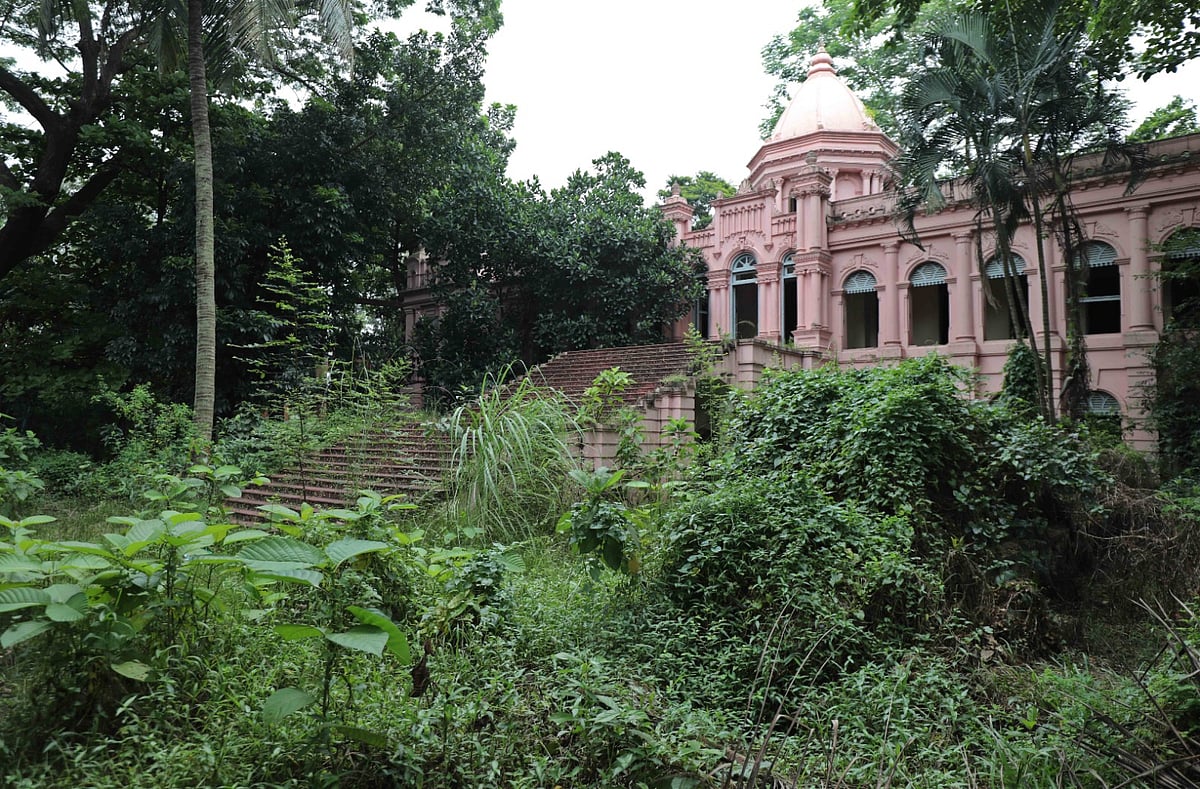 জঙ্গল-আগাছায় ঢেকেছে ‘মিনি বাংলাদেশ’