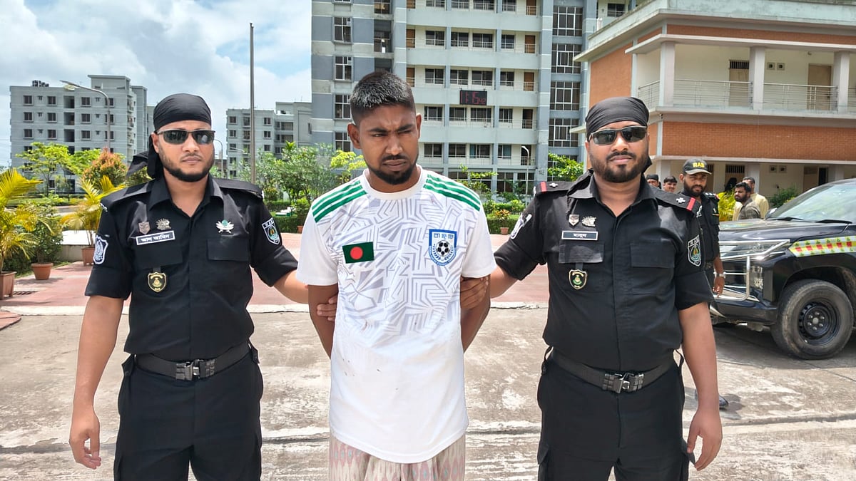 আমার বাপেরে ওরা ১৫ জনে কোপাইছে আর আমরা দুই ভাই ওরে কোপাইছি' | প্রথম আলো