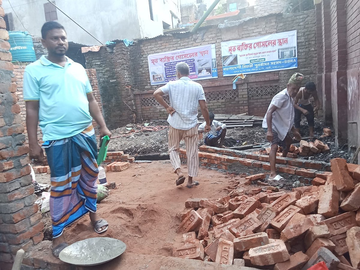 বিহারি ক্যাম্পে মরদেহের গোসলখানা নির্মাণ নিয়ে দুই পক্ষের মধ্যে সংঘর্ষ হয়