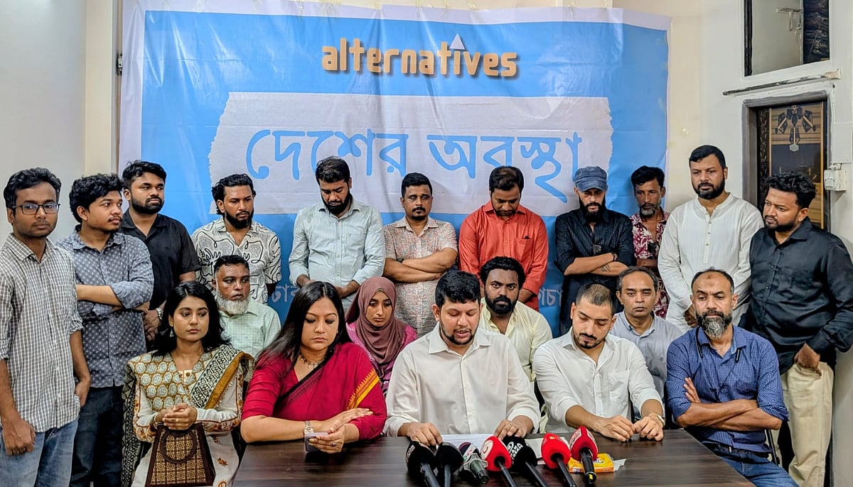 অল্টারনেটিভসের কার্যালয়ে ‘দেশের অবস্থা’ শীর্ষক সংবাদ সম্মেলনে বক্তব্য দেন প্ল্যাটফর্মটির সংগঠক মাহফুজ আলম। সেগুনবাগিচা, ঢাকা; ২৯ আগস্ট ২০২৬