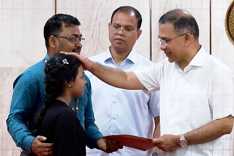 গুমের শিকার ও জুলাই শহীদ পরিবারের ৭৪ জনকে নিয়োগপত্র দিলেন প্রধানমন্ত্রী