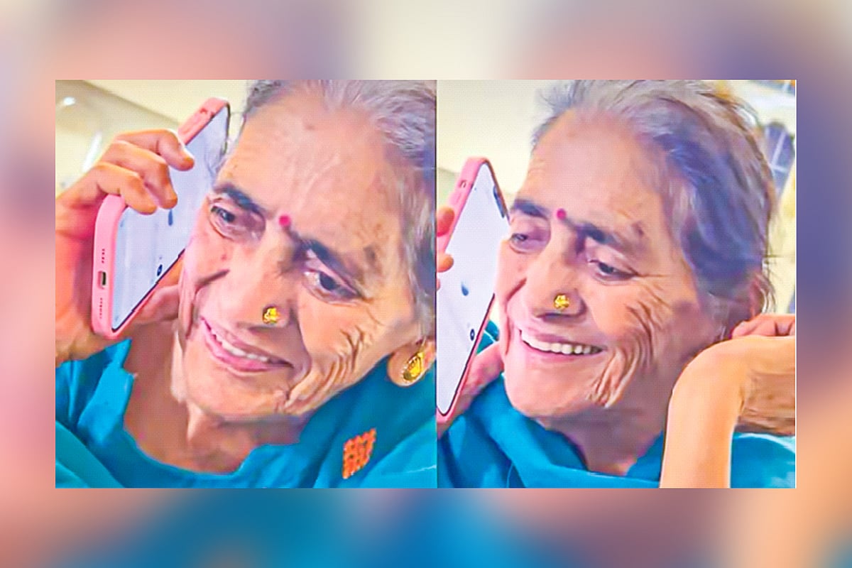 ফোনে চ্যাটজিপিটির সঙ্গে গল্প করছেন নানি