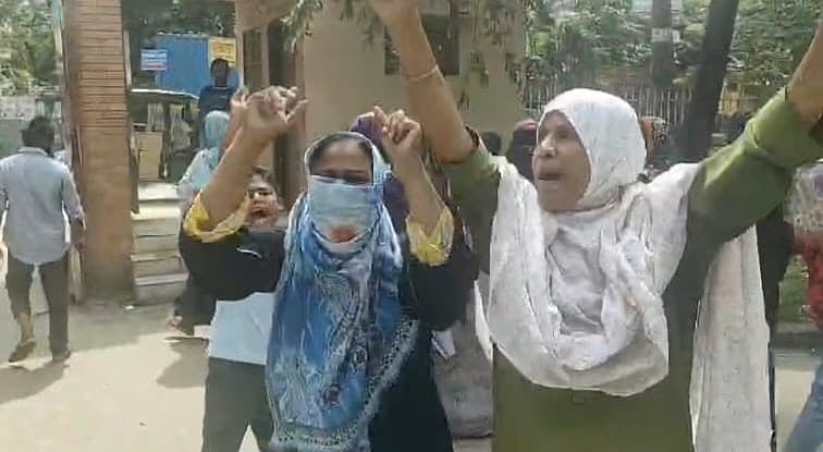 গাজীপুরের টঙ্গী থানার ভেতরে ‘জয় বাংলা’ স্লোগান দেওয়ায় কার্যক্রম নিষিদ্ধ আওয়ামী লীগ নেতার পাঁচ স্বজনকে আজ রোববার দুপুরে গ্রেপ্তার করা হয়