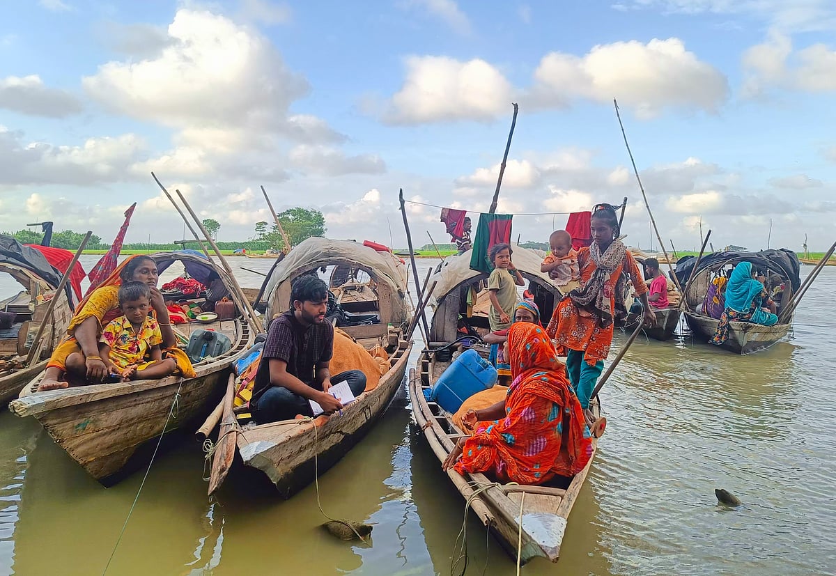 নদীর জলে ভাসে যাদের জীবন
