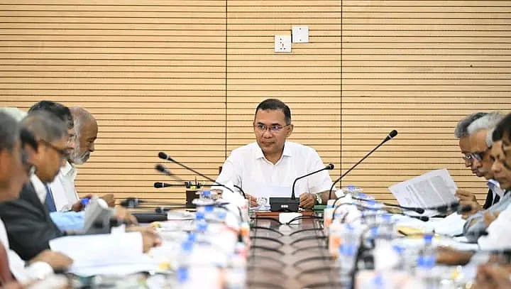 প্রধানমন্ত্রী তারেক রহমানের সভাপতিত্বে অনুষ্ঠিত মন্ত্রিসভার বৈঠকে সরকারি চাকরিজীবীদের নতুন বেতনকাঠামো অনুমোদন করা হয়েছে