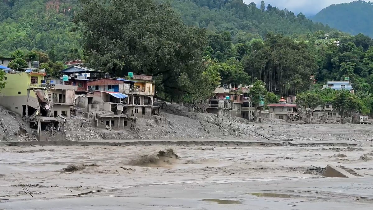 আবারও আকস্মিক বন্যা ধেয়ে আসতে পারে নেপালে