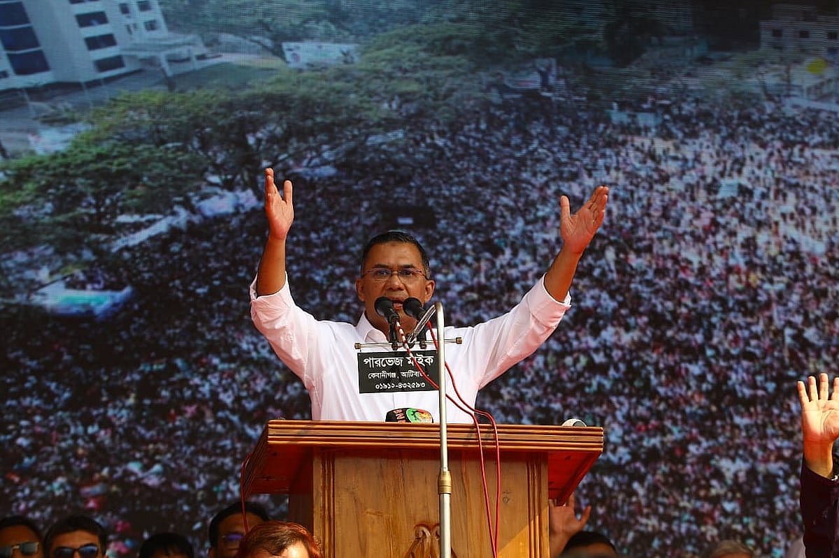 সিলেট সরকারি আলিয়া মাদ্রাসা মাঠে জনসভায় বক্তব্য দিচ্ছেন বিএনপির চেয়ারম্যান তারেক রহমান
