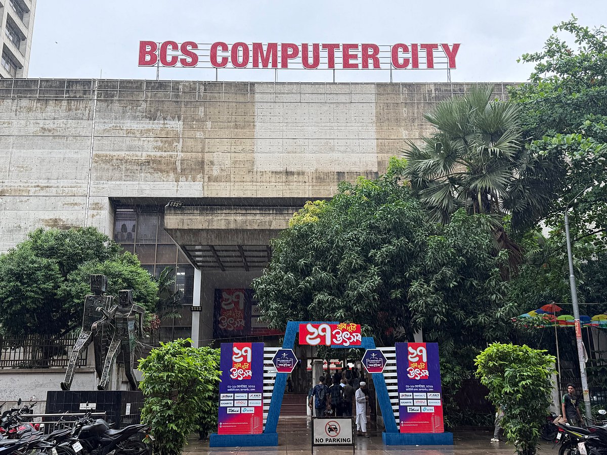 প্রতিষ্ঠাবার্ষিকীর আয়োজনে বিসিএস কম্পিউটার সিটি সেজেছে নতুন রূপে