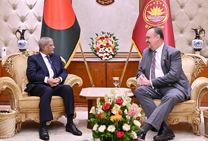 মার্কিন রাষ্ট্রদূত ব্রেন্ট টি ক্রিস্টেনসেন রাষ্ট্রপতি মির্জা ফখরুল ইসলাম আলমগীরের সঙ্গে সৌজন্য সাক্ষাৎ করেন। বঙ্গভবন, ২ সেপ্টেম্বর ২০২৬।